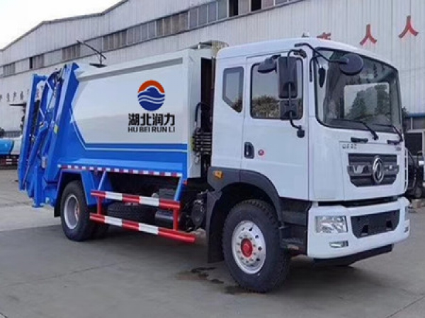 東風(fēng)多利卡D9康機(jī)230馬力12方壓縮式垃圾車(chē)