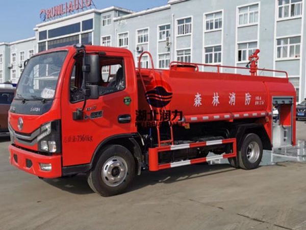 東風(fēng)4.6方消防灑水車(chē)