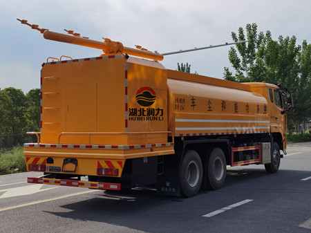 新疆重汽20方礦山爆破抑塵車(chē)